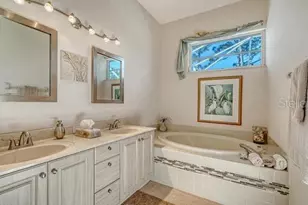 9559 Forest Hills Cir, Sarasota, FL 34238 - Photo 25