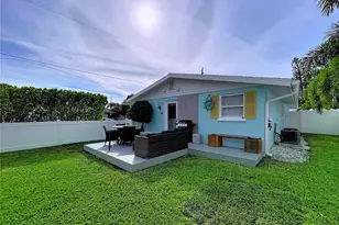 304 29th St, Holmes Beach, FL 34217 - Photo 31