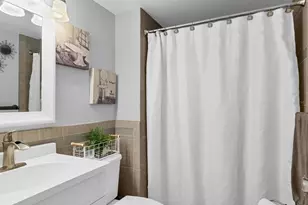 1330 Glen Oaks Dr E, Sarasota, FL 34232 - Photo 21