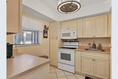 1330 Glen Oaks Drive E #174D, Sarasota, FL 34232 - Photo 17