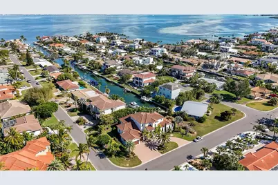 1005 Bogey Lane, Longboat Key, FL 34228 - Photo 3
