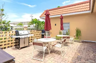 1300 N Portofino Dr, Sarasota, FL 34242 - Photo 25