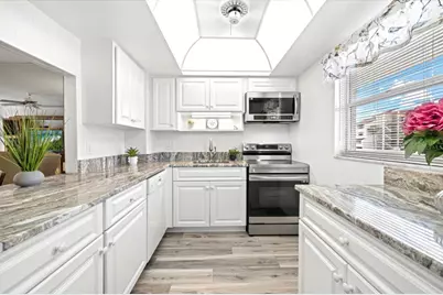 1300 N Portofino Drive #S206, Sarasota, FL 34242 - Photo 3
