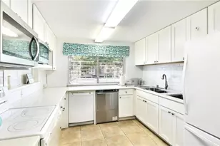 1300 N Portofino Dr, Sarasota, FL 34242 - Photo 31