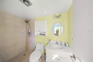 7193 W Country Club Dr N, Sarasota, FL 34243 - Photo 23