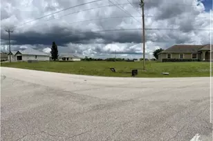 2727 NW Juanita Pl, Cape Coral, FL 33993 - Photo 3