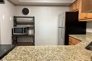 2630 Coconut Bay Ln, Sarasota, FL 34237 - Photo 5