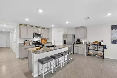 7511 Rosewood Garden Loop, Tampa, FL 33637 - Photo 3