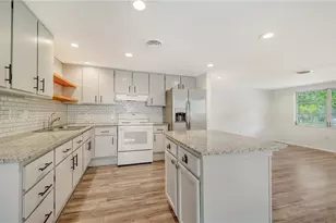 2374 Arlington St, Sarasota, FL 34239 - Photo 9