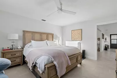 6835 Roxbury Drive, Sarasota, FL 34231 - Photo 17