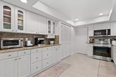 6835 Roxbury Drive, Sarasota, FL 34231 - Photo 11