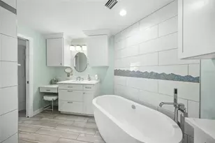 1260 Dolphin Bay Way, Sarasota, FL 34242 - Photo 31