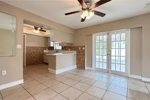 933 SE 26th St, Cape Coral, FL 33904 - Photo 5