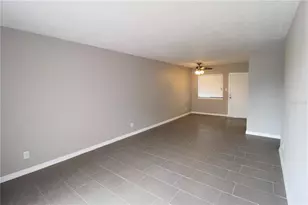 3001 Bee Ridge Rd, Sarasota, FL 34239 - Photo 3