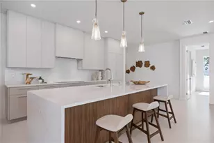 2596 Floyd St, Sarasota, FL 34239 - Photo 11