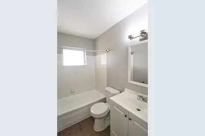 3001 Bee Ridge Road #223, Sarasota, FL 34239 - Photo 5