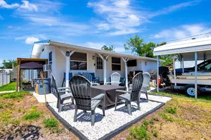 997 28th Ave Dr E, Bradenton, FL 34208 - Photo 1