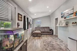 997 28th Ave Dr E, Bradenton, FL 34208 - Photo 5