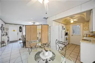 3801 Chinaberry, Bradenton, FL 34208 - Photo 7