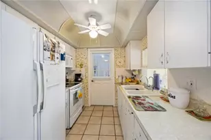 3801 Chinaberry, Bradenton, FL 34208 - Photo 9