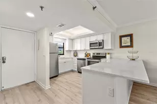 1001 Benjamin Franklin Dr, Sarasota, FL 34236 - Photo 9