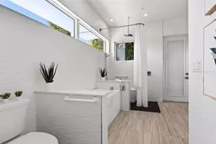 405 Edwards Dr, Sarasota, FL 34243 - Photo 15