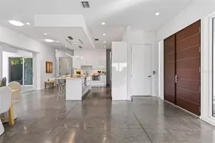 405 Edwards Dr, Sarasota, FL 34243 - Photo 3