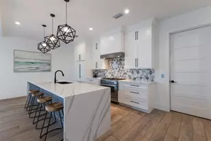 6605 Gulf Dr, Holmes Beach, FL 34217 - Photo 9