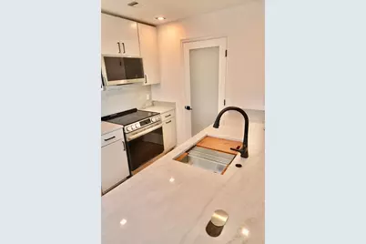 750 N Tamiami Trail #307, Sarasota, FL 34236 - Photo 7