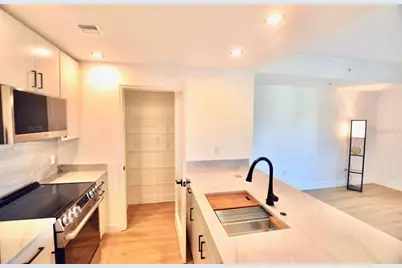 750 N Tamiami Trail #307, Sarasota, FL 34236 - Photo 13