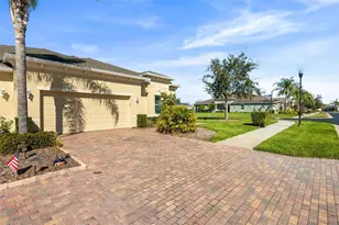 703 Chipper Dr, Sun City Center, FL 33573 - Photo 3