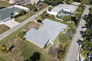 1648 Idle Ln, Sarasota, FL 34231 - Photo 13