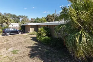 1648 Idle Ln, Sarasota, FL 34231 - Photo 9