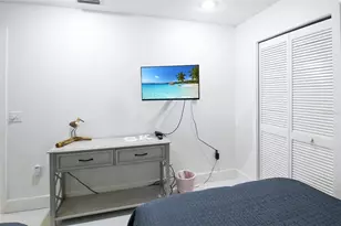 1291 Siesta Bayside Dr, Sarasota, FL 34242 - Photo 9