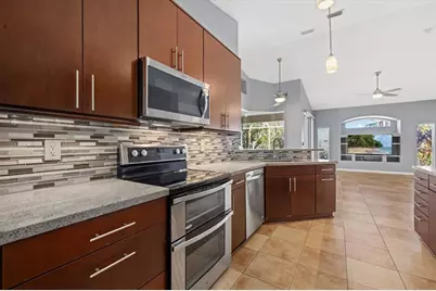 4046 Green Tree Avenue, Sarasota, FL 34233 - Photo 9