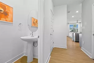 8049 Gulfstream Ct, Lakewood Ranch, FL 34202 - Photo 5