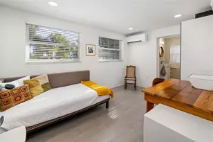 456 Magellan Dr, Sarasota, FL 34243 - Photo 51