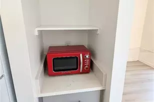 6973 Madonna Pl, Sarasota, FL 34243 - Photo 9