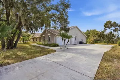 10205 28th Ave E, Palmetto, FL 34221 - Photo 3