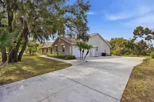 10205 28th Ave E, Palmetto, FL 34221 - Photo 3