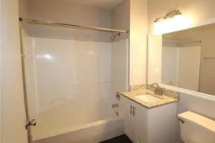 8123 45th Ct E, Sarasota, FL 34243 - Photo 7