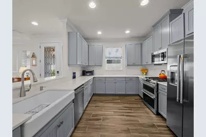 5444 Lampiasi Street, Sarasota, FL 34238 - Photo 11