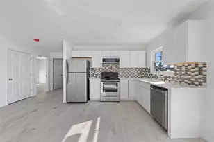 2210 Avenue C, Bradenton Beach, FL 34217 - Photo 23