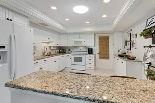 6994 W Country Club Dr N, Sarasota, FL 34243 - Photo 11