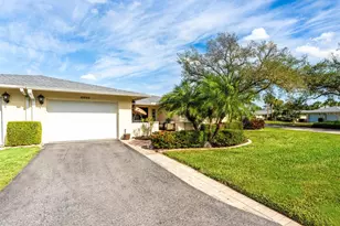 6994 W Country Club Dr N, Sarasota, FL 34243 - Photo 31