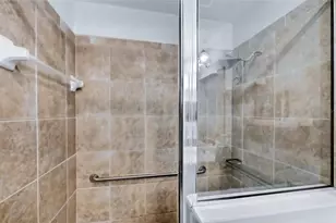 8139 Miramar Way, Lakewood Ranch, FL 34202 - Photo 17