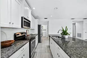 8139 Miramar Way, Lakewood Ranch, FL 34202 - Photo 9