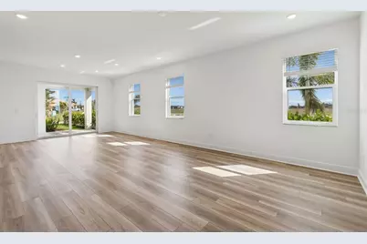 8007 Seaflower Parkway, Bradenton, FL 34210 - Photo 9