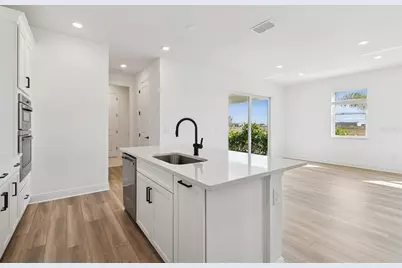 8007 Seaflower Parkway, Bradenton, FL 34210 - Photo 11