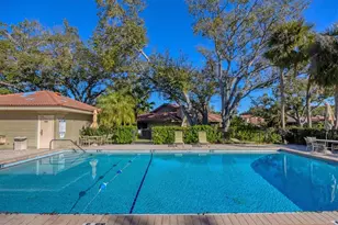 4870 Kestral Park Cir, Sarasota, FL 34231 - Photo 3